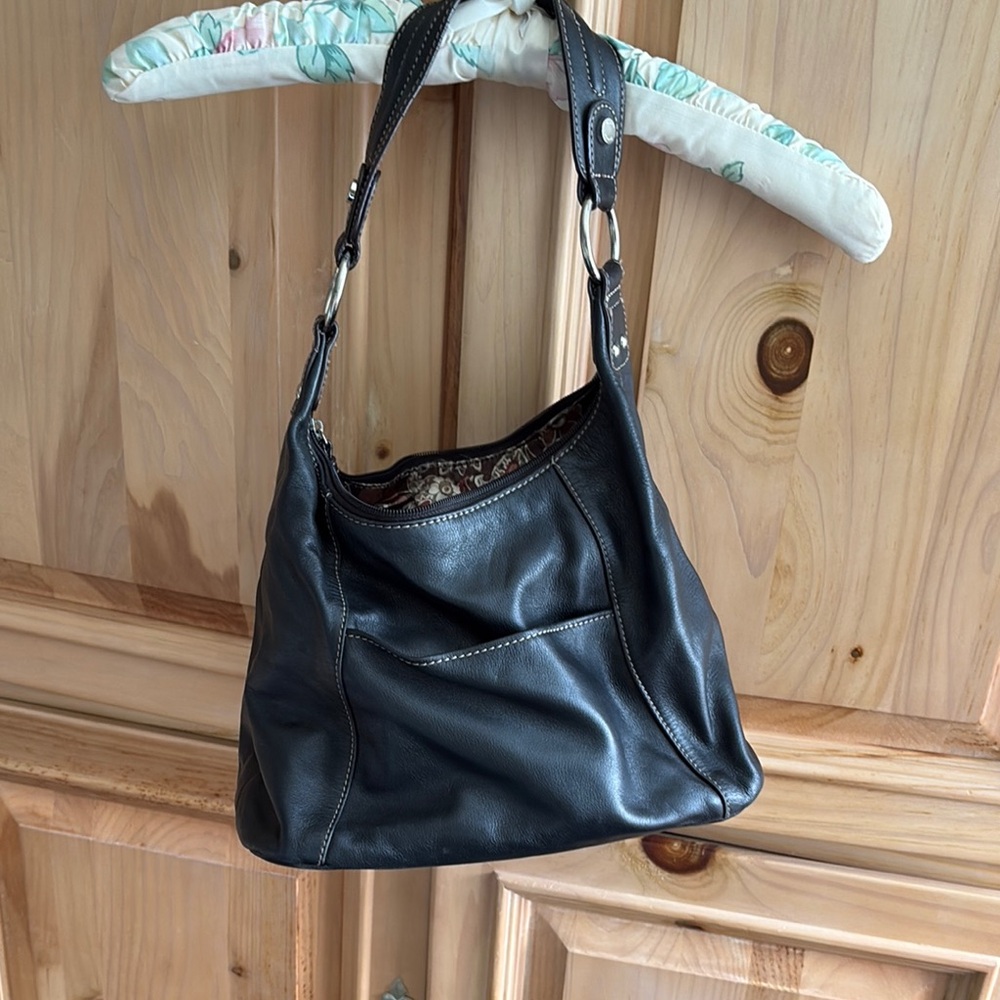 Elegant Black Leather Shoulder Bag